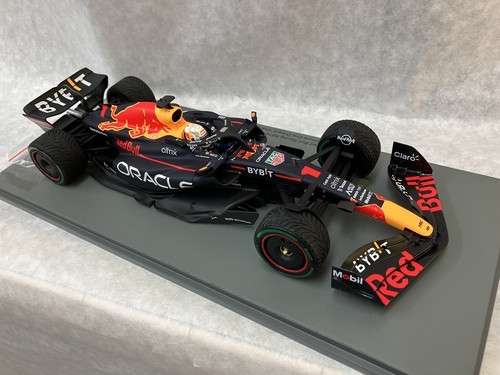 Spark 1/18 Red Bull Honda RB18 F1 2022 Japan #33 Max Verstappen World Champion - Picture 4 of 6