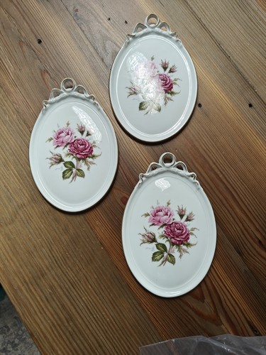 Set of 3 Vintage Hand Painted Plaques With Barbola Bow & Flowers Kaiser Germany - Picture 2 of 8