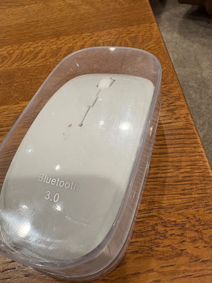 Apple Cordless Mouse  Bluetooth 3.0 Wireless AAA Battery Powered NEW CONDITION - Image 3 of 3