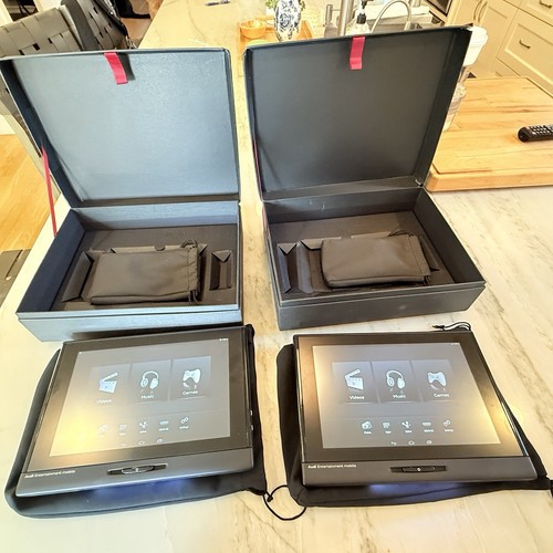 Audi Q7 Rear Seat Entertainment (RSE) Twin Monitor Set 4M0051700B (2017-2019)