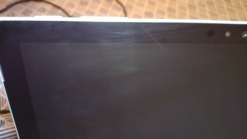 Microsoft Surface Pro 4 Core I5-6300U Tablet,  crack across screen - Picture 7 of 8