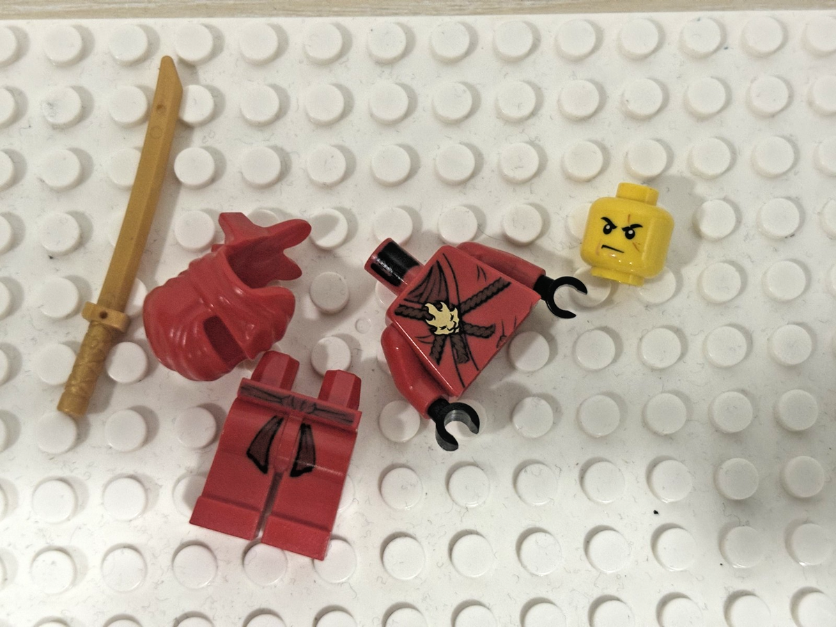 LEGO NINJAGO: Pilot season Minifigs (golden weapon ninjas) and ZX
