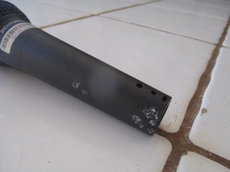 Behringer ULTRAVOICE XM8500 Dynamic Cardioid Vocal Microphone - Image 3 of 4