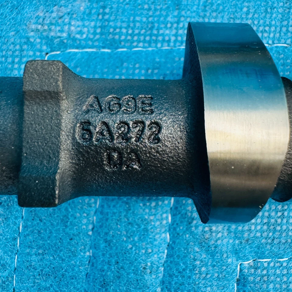 Árboles de levas de admisión y escape Ford Focus ST 2.0 2015-2018 con tapas de cojinetes OEM Foto 3 de 4