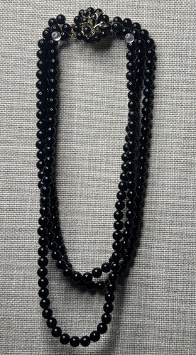 Vintage signierte Japan 3 Strang Perlen schwarze Halskette mit verzierten Blumen Floral - Bild 4 von 9