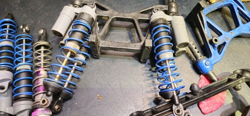 Team Associated MGT 8.0 CHASSIS AND PARTS 3 TRUCKS IN PIIECES. FOR PARTS ONLY! - Picture 5 of 24