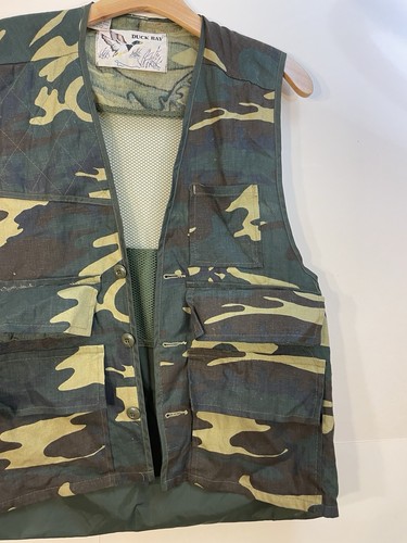 Vintage Duck Bay Woodland Camo Vest Medium Game Pouch Padded Shoulder - Picture 2 of 8