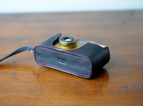 Mr. Zhou Black Leather Half Case with Red Stitching for Contax T2 - Picture 3 of 7