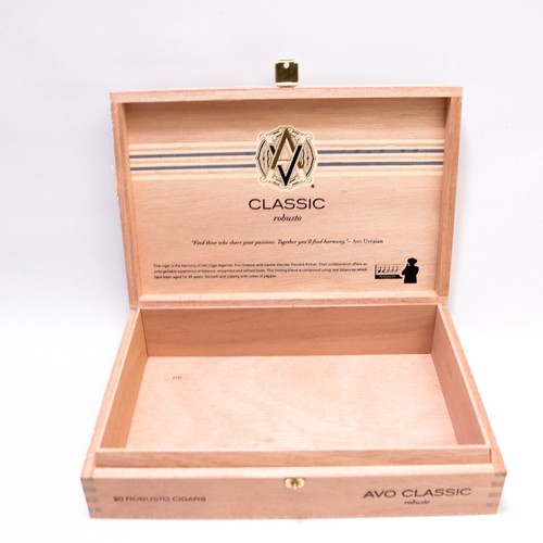 Avo Uvezian Robusto Avo Classic Scatola vuota per sigari in legno 9" x 6" x 2" - Foto 4 di 10