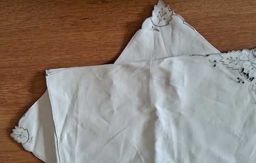 8 VINTAGE CREAM LINEN EMBROIDERED 4 NAPKINS (11x11) 4 PLACEMATS (17x11) NEW - Picture 6 of 6