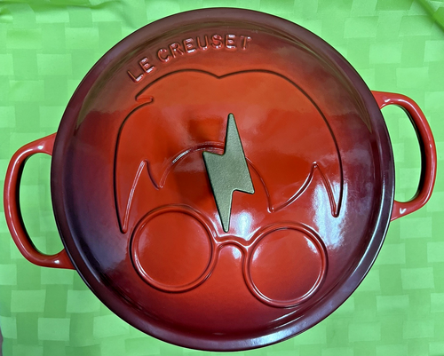 Le Creuset x Harry Potter Dutch Oven 5.5 Qt. RED Cerise RARE SOLD OUT LQQK - Picture 3 of 19