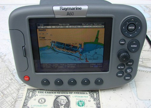 Raymarine A60 MULTIFUNCTION COLOR CHARTPLOTTER DISPLAY w'COVER-Many Photos-L@@K - Picture 20 of 24