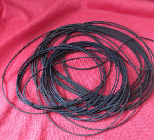 RUBBER DRIVE BELT BAND  A SET OF 12 LONGER BELTS FOR CASSETTE DECKS, 8 TRACK ETC - Afbeelding 1 van 1