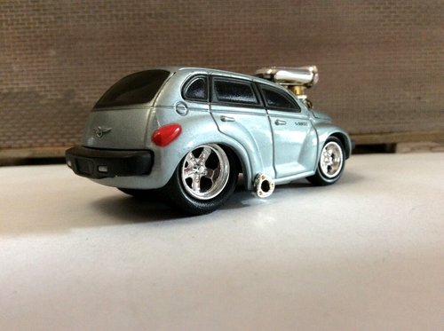 Muscle Machines 2000 PT Cruiser 1/64 DIE CAST PT CRUISER BLOWER -- SILVER - - Picture 2 of 3