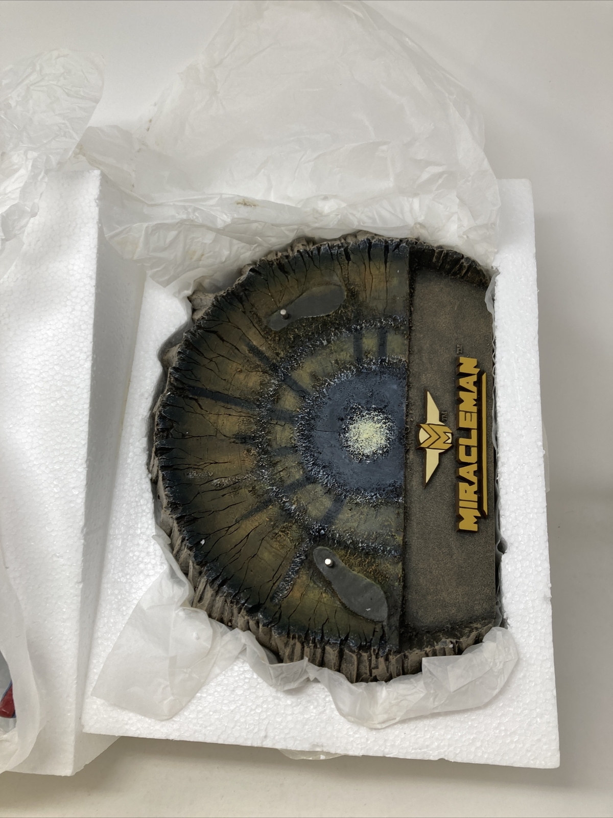 Miracleman Statue Cold Cast Resin McFarlane 2003 - Damaged Box - Picture 3 of 10