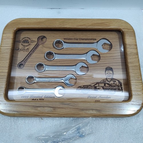 1993 Earnhardt Mac Tools 5 Time Champion + 1 Wrench Set 80 86 87 90 91 93 NOB - Picture 7 of 11