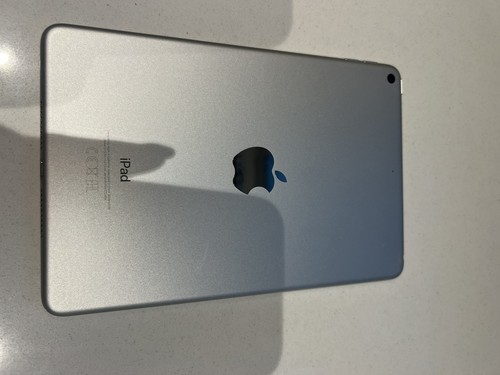 Apple iPad Mini (5th Generation) 64GB, Wi-Fi, 7.9in - Silver - Picture 5 of 10