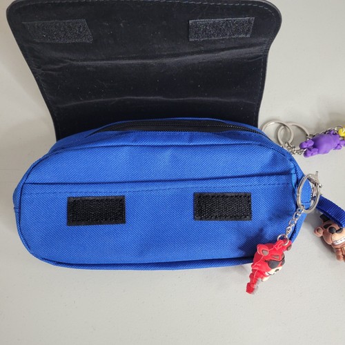Five Night Freddy Pouch and 4 Keychain Figures Chica Foxy Freddy Bonnie - Picture 8 of 10