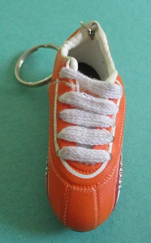 Holland - Running Shoe World Cup Fifa Logo Key Chain New - Picture 2 of 3