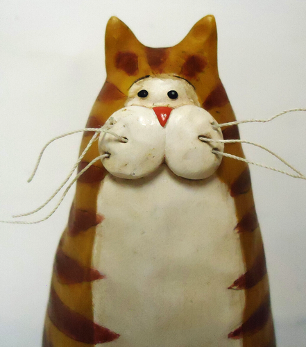 2008 striped fat cat with whiskers on stand made of wood - Picture 3 of 9