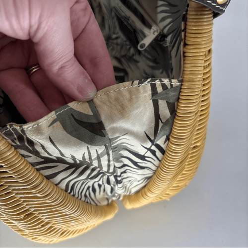 Borsa a mano Etienne Aigner marrone e marrone con texture in vimini intrecciato con portafoglio - Foto 9 di 16