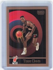 1990-91 Skybox - #144 Terry Davis (RC)