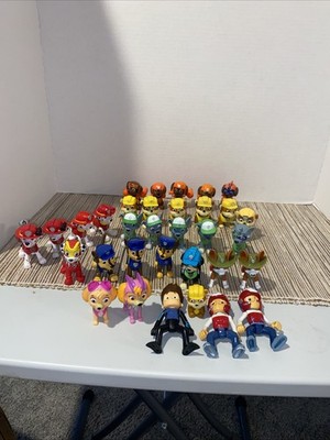 Paw Patrol Figures Mixed Lot of 30  plus 3 riders, 3 light up, only zuma works