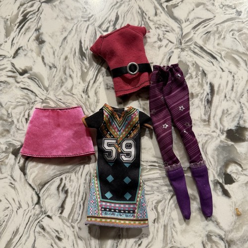 Barbie Puppe Fashionista sportliches Outfit bunte geometrische Kleidung Set BoxE9 - Bild 1 von 3