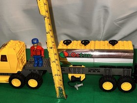 Lego City Tanker Truck 4654 Vintage Octan Truck 4 Juniors - INCOMPLETE!!!!