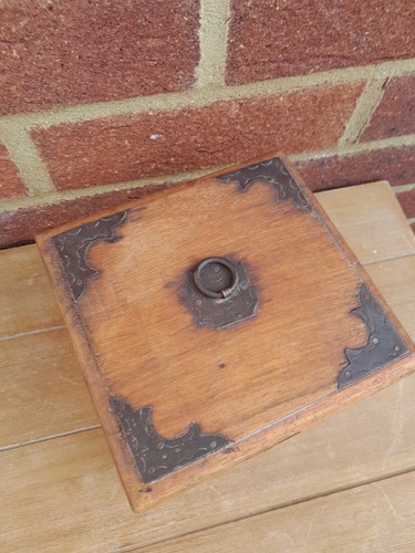 Caja de almacenamiento pequeña de madera vintage original antigua hecha a mano de metal apta para 15x15x10 Cm - Imagen 13 de 19