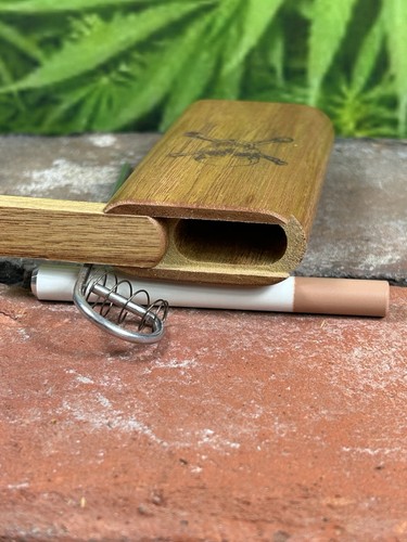 Skull & Bone Canary Wood Slide Top Dugout With One Hitter, Poker & Extra Spring - Picture 7 of 8