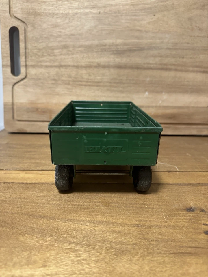 Ertl John Deere JD Farm Utility Barge Wagon 1:16 Scale #479 Vintage 1970's - Image 2 of 4
