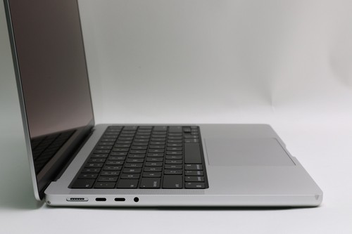 14" 2023, MacBook Pro, MR7J3LL/A, Apple M3, 8GB, 512GB SSD, 10C - Imagen 3 de 16