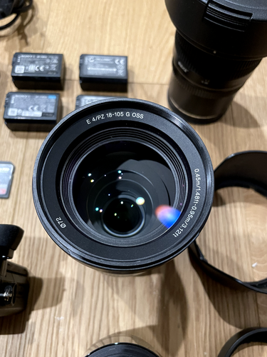 Sony a6300 mit Sony 18-105mm G F4, Sigma 60mm F2.8, Meike mk-ew77 + Zubehörpaket - Bild 3 von 19