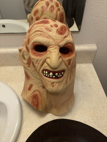 Nightmare on Elm Street Freddy Kruger Maske Neu. Von Spirit Halloween. - Bild 5 von 5