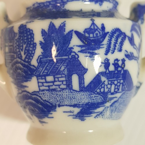 MINIATURE BLUE AND WHITE PORCELAIN FIGURINES doll house miniatures - Picture 5 of 20