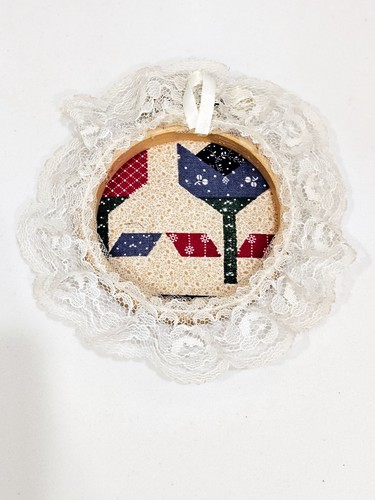 Set of 2 Vintage Lace-Trimmed Embroidery Hoops - Cat & Horse Designs - Bild 6 von 6