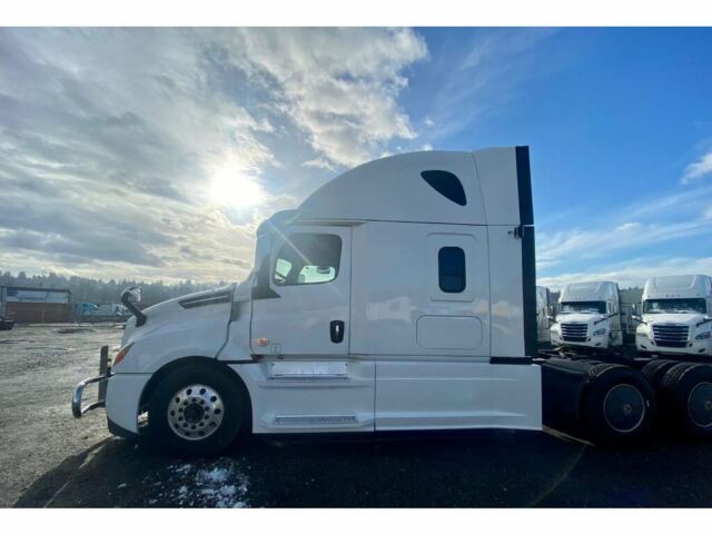  2020 Freightliner Cascadia Clean Unit, Quick Approval!! in Heavy Trucks in Delta/Surrey/Langley - Image 2