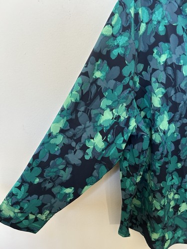 NWT Catherines Womens Floral Green Floral Top Size Long Sleeve Sz 3X - Picture 3 of 5