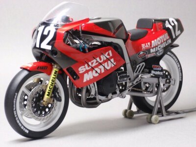 フジミ1/12TECH21 FZR750 & ヨシムラGSX-R750 s-l400.jpg
