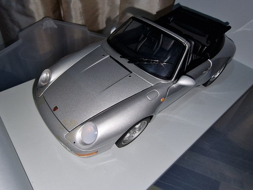 UT Models PORSCHE Silver Die-Cast Car 1/18 Scale - Picture 10 of 15