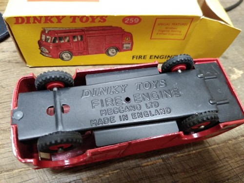 Vtg Meccano Dinky Toys Diecast 259 Fire Engine Truck w/Ladder Windows Orig Box - Picture 8 of 8