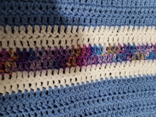 New Handmade Crocheted Blue/White/Purple Afghan Throw Blanket 52"x41" - Bild 3 von 3