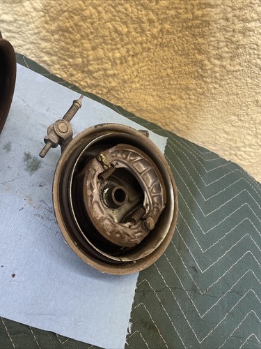 1983 Honda ATC 200 front wheel hub brake drum axle carrier 188 - Picture 10 of 13