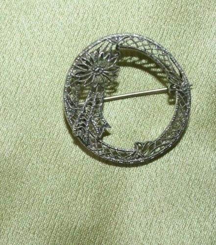 Broche prendedor corona filigrana platino y oro blanco 14K 2g  - Imagen 2 de 3