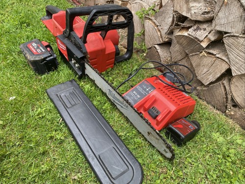 Milwaukee M18 Chainsaw 16” With M18 12.0Ah High Output Battery - Picture 6 of 8