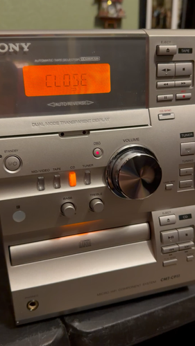 Sony CMT-CP11 CD Tape Radio W/ Speakers & Box. CD & Tape Don't Work. See Video! - Video 1 of 1