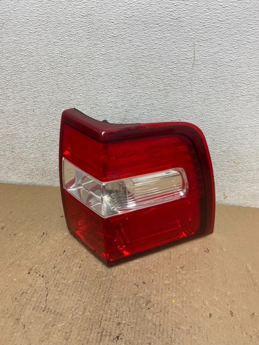 2007 - 2012 Ford Expedition Right Passenger Rh Side Tail light OEM P8813 DW