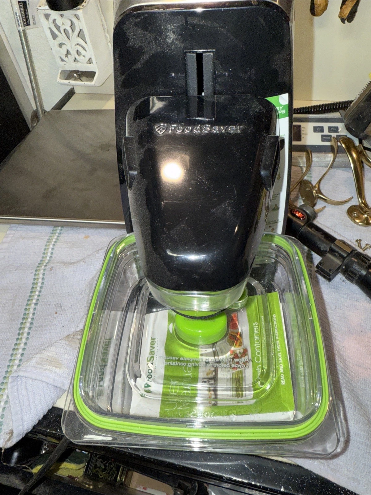 FoodSaver Vacuum Sealer Fresh Food Preservation Model FM1100