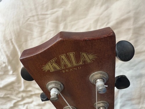 Kala Soprano Travel Ukulele model KA-SSTU-S with padded travel bag - Very Rare - Picture 5 of 7